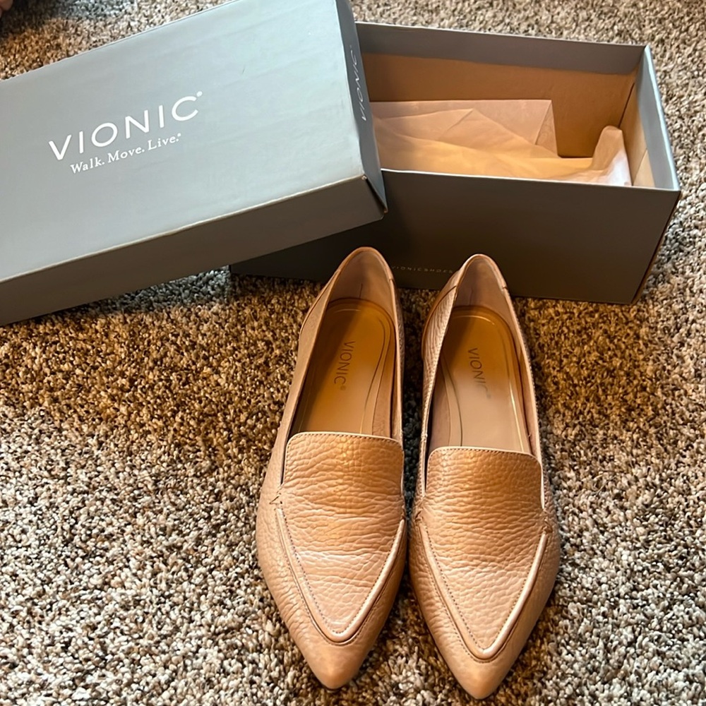 Vionic Noah Nude flats size 7 US